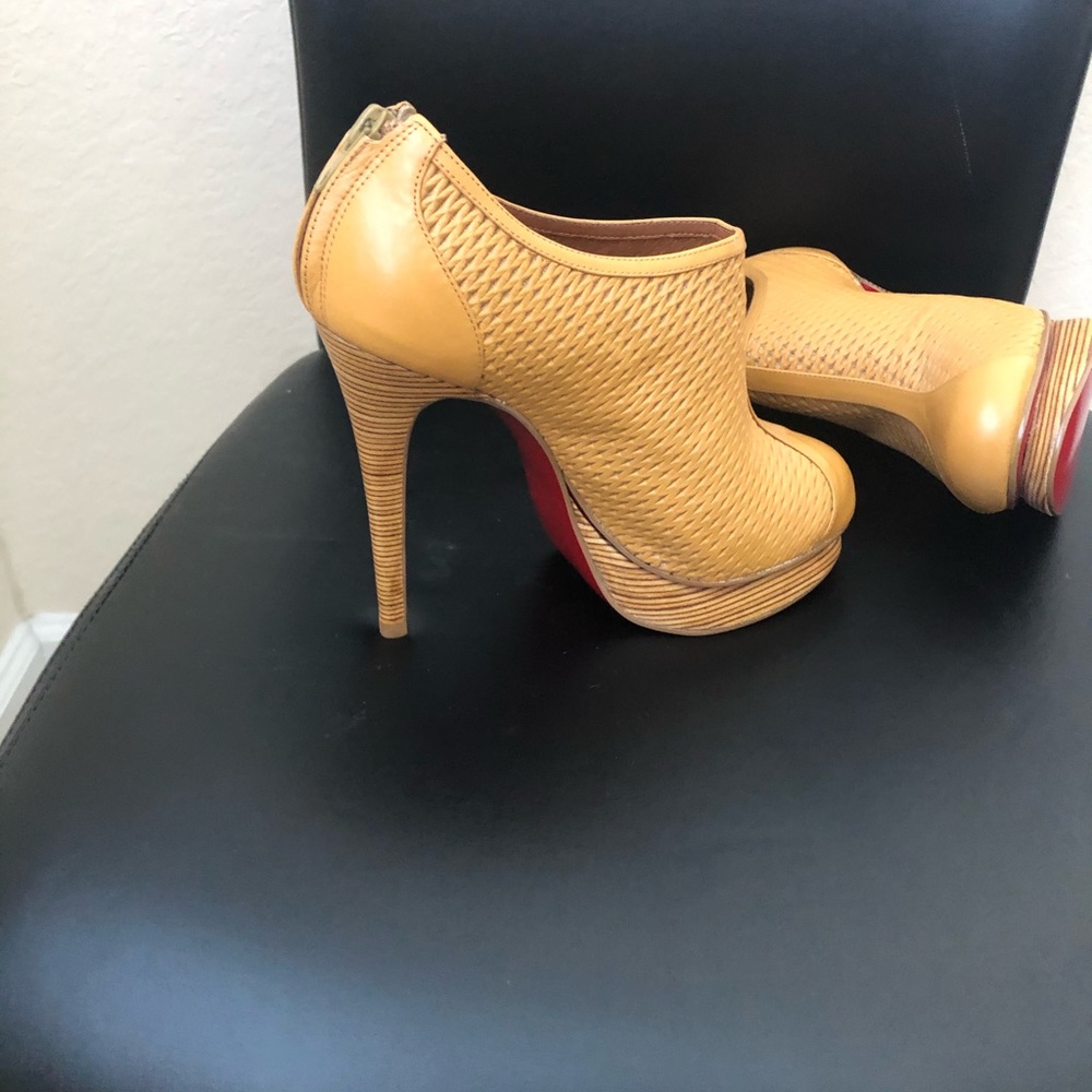 Size 6 Sergio Zelcer high heel booties never worn